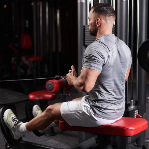 push pull legs split, man performing seated row